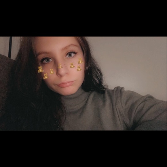 Meet your Posher, Emily - Picture 2 of 6